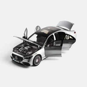 Mercedes-AMG C 63 S E Performance, light gray