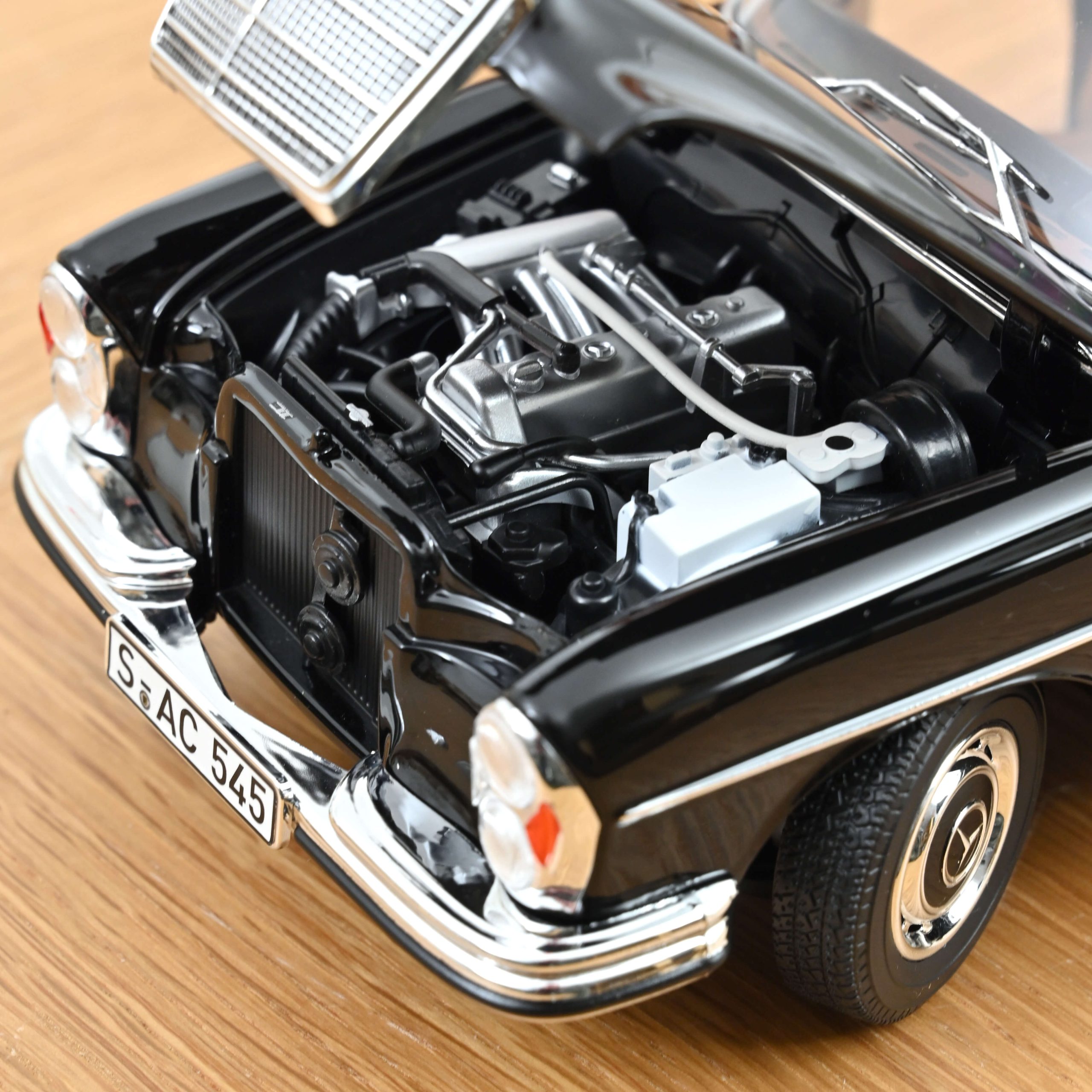 Mercedes-Benz 280 SE 1968 Black – Bild 4
