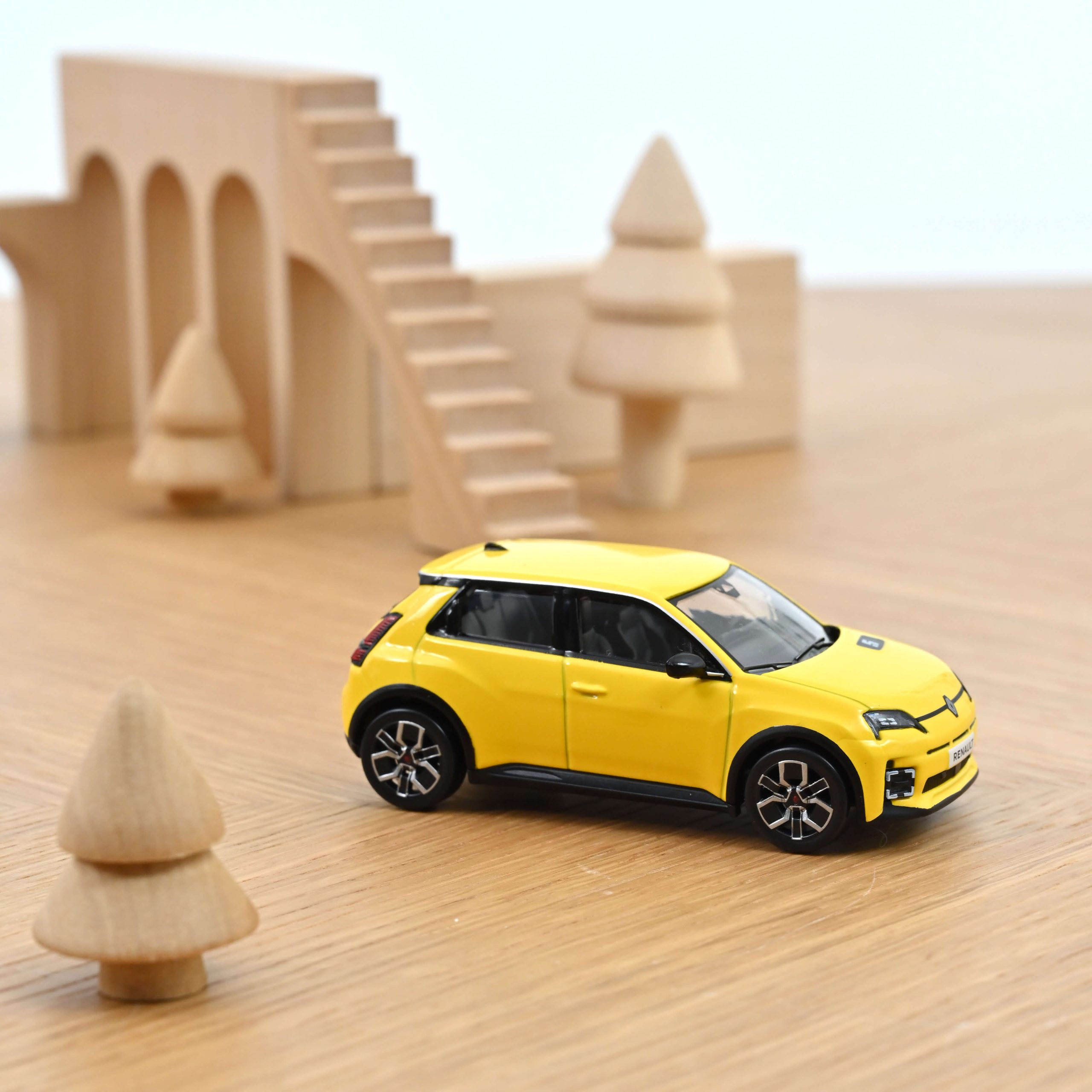 Renault 5 E-Tech Electric 2024 Pop Yellow – Bild 2