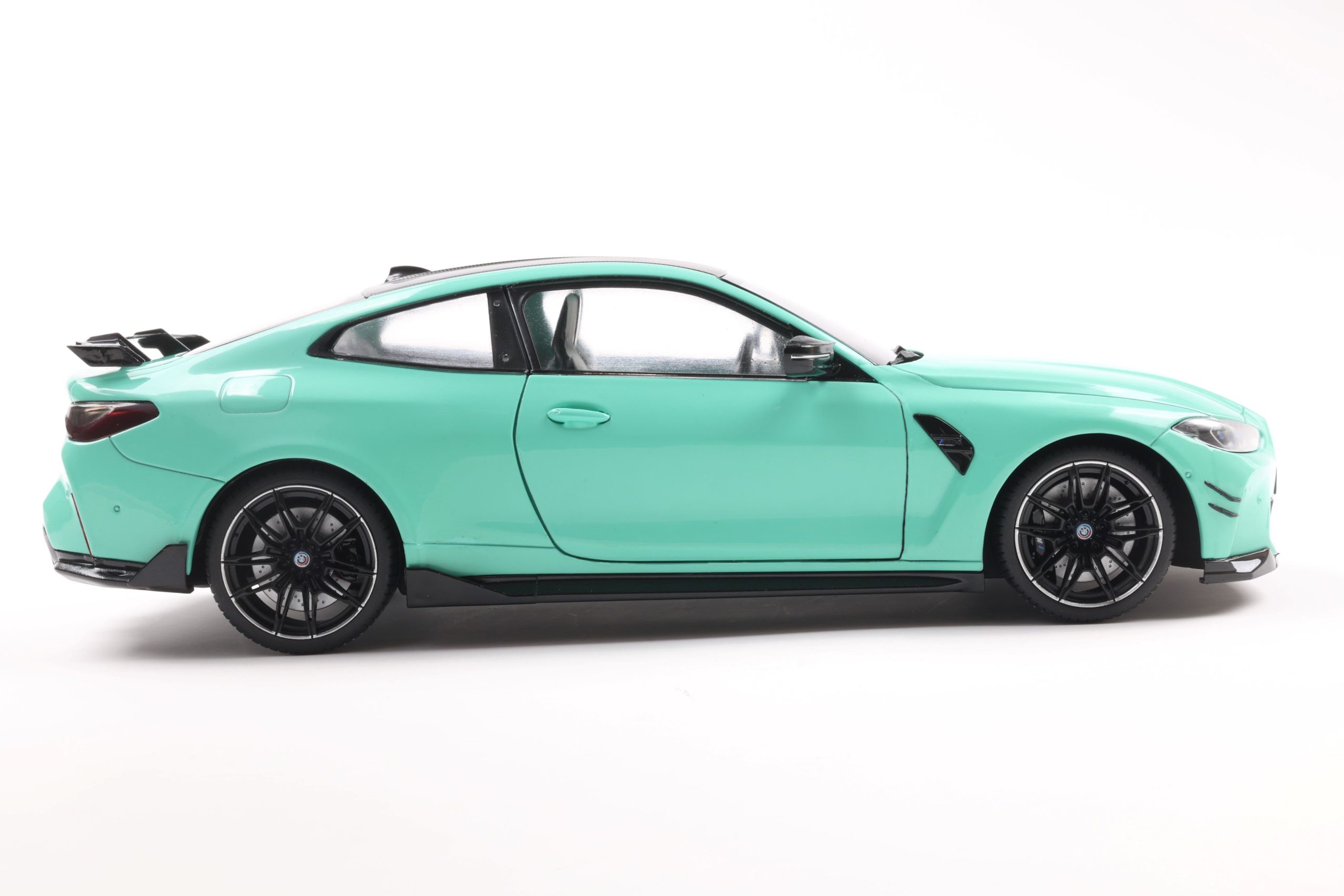 BMW M4 G82 PERFORMANCE PARTS SOLIDO WORKS TURQUOISE 2025 – Bild 7