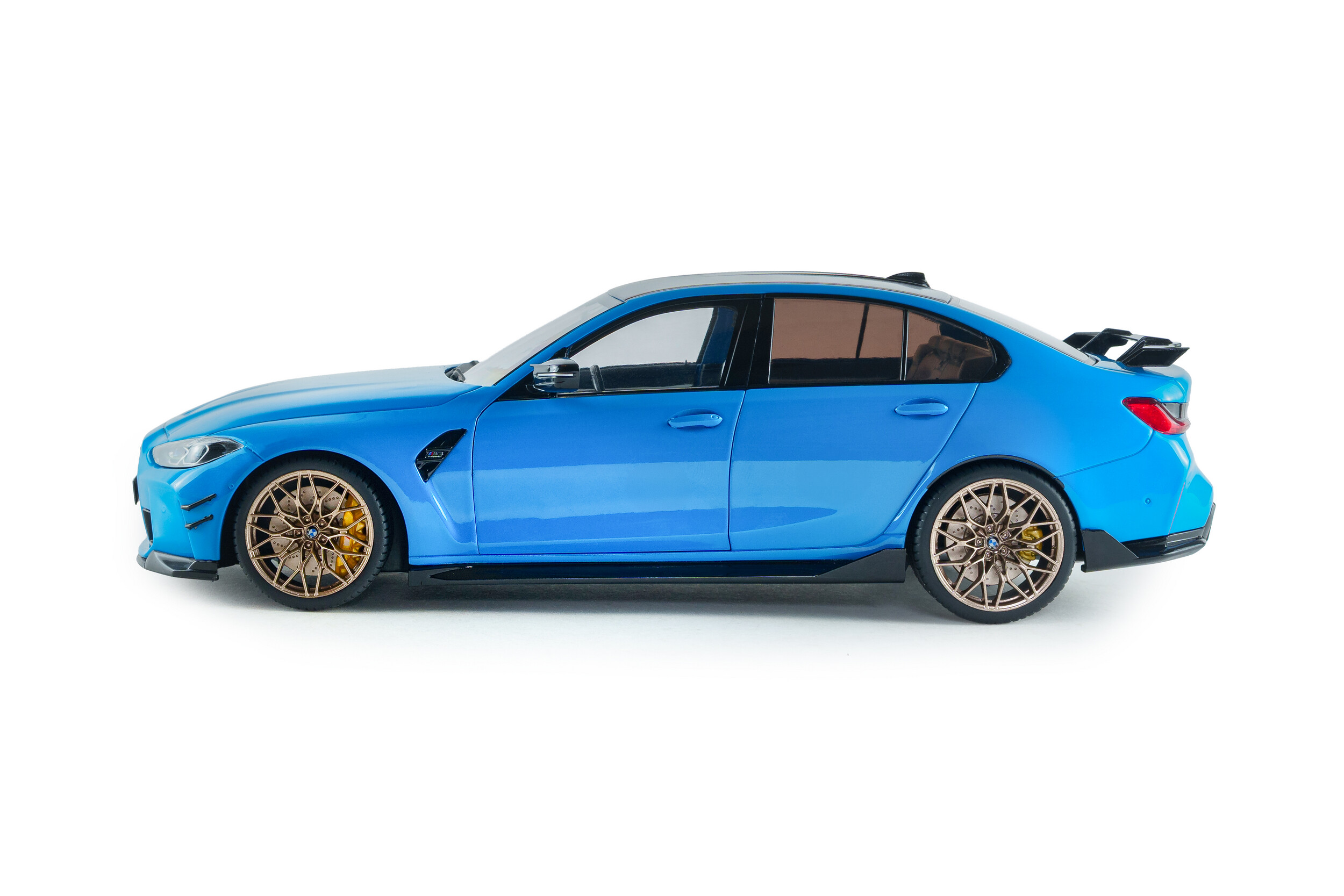 BMW M3 G80 PERFORMANCE PARTS DAYTONA BEACH BLUE 2024 – Bild 2