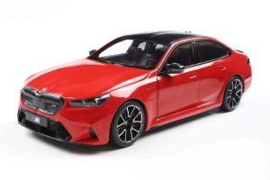 BMW M5 G90 FIRE RED 2025