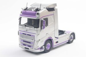 VOLVO TRUCKS FH GLOBETROTTER XL SILVER & PURPLE 2023
