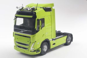 VOLVO TRUCKS FH GLOBETROTTER XL NEON GREEN 2023